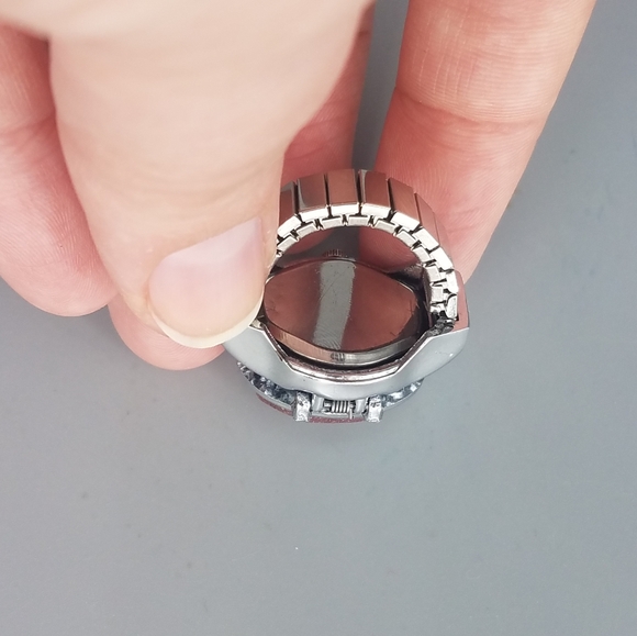 Silvertone Ruby Red Plastic Stone Ring Watch - Picture 8 of 8